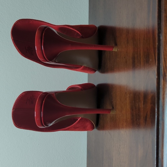 Steve Madden Sinful Red Suede Mule Heeled Sandals - Picture 7 of 7